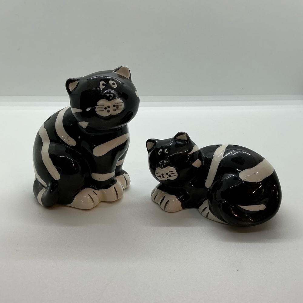 Chester The Cat Salt  And  Pepper Shakers Feline Kitten Black & White